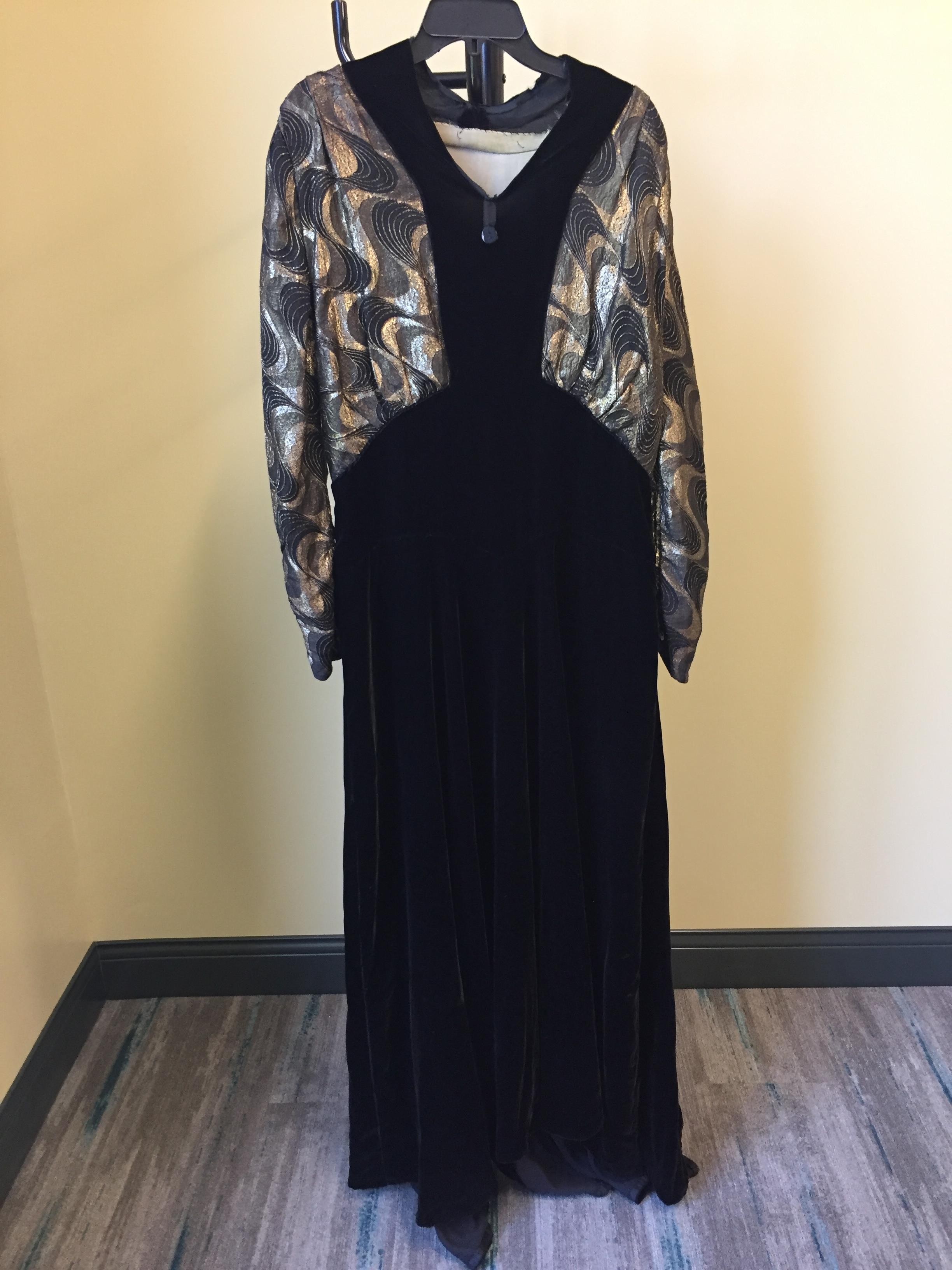 Gold and black dress of Annie Dove Denmark